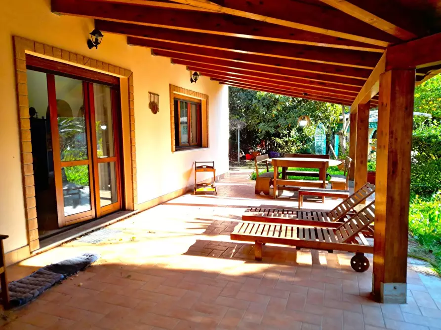 Immagine 11 di Villa in vendita  a Formia