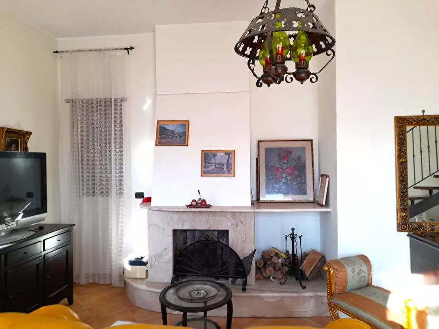 Immagine 49 di Villa in vendita  a Formia