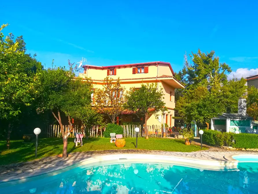 Immagine 1 di Villa in vendita  a Formia