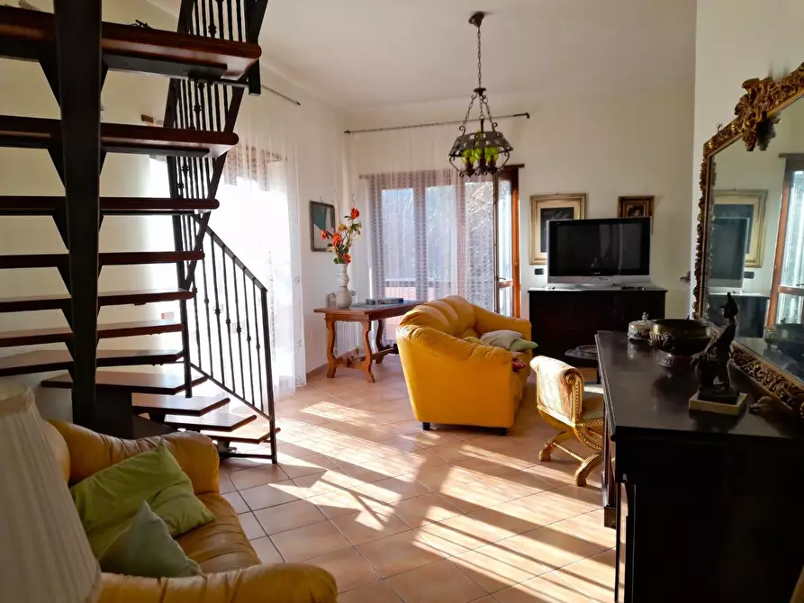 Immagine 43 di Villa in vendita  a Formia