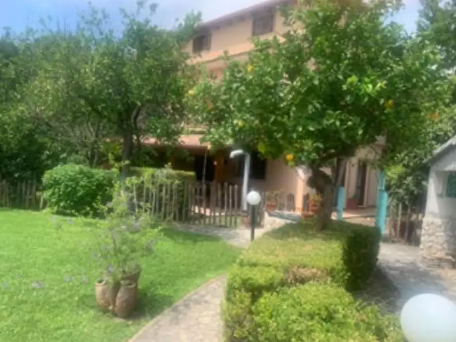 Immagine 8 di Villa in vendita  a Formia