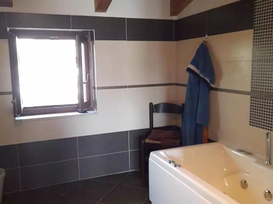 Immagine 67 di Villa in vendita  a Formia