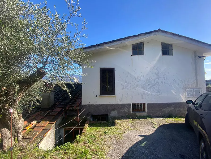 Immagine 28 di Rustico / casale in vendita  a Lucca