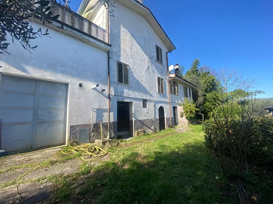 Immagine 2 di Rustico / casale in vendita  a Lucca