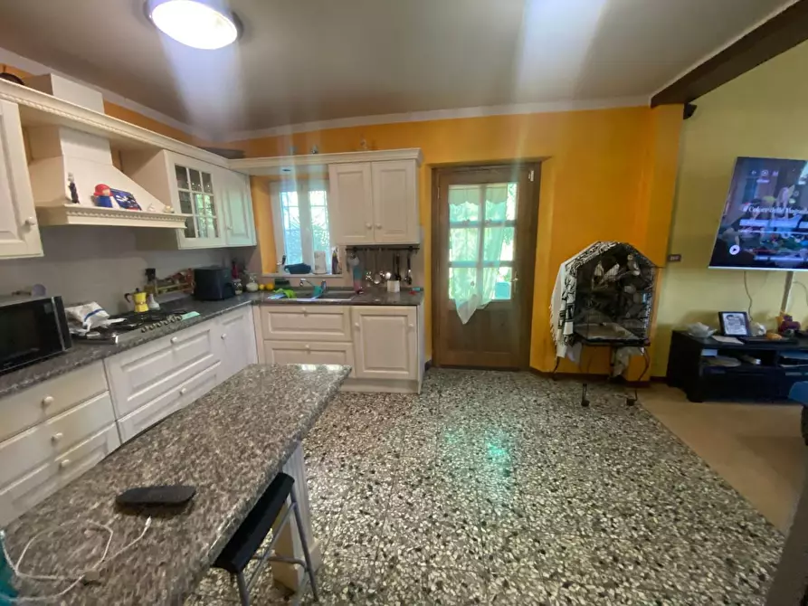 Immagine 21 di Rustico / casale in vendita  a Lucca