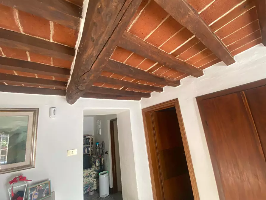 Immagine 14 di Rustico / casale in vendita  a Lucca