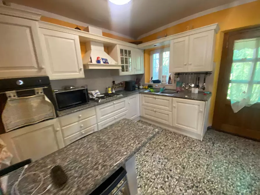 Immagine 26 di Rustico / casale in vendita  a Lucca