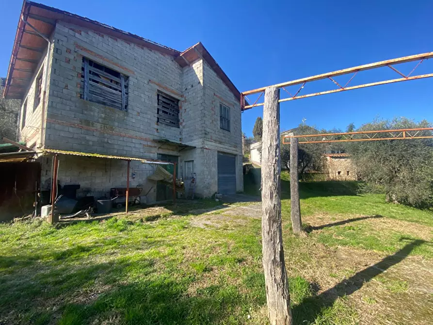Immagine 12 di Rustico / casale in vendita  a Lucca