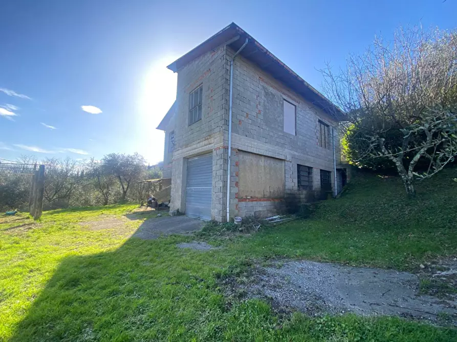 Immagine 13 di Rustico / casale in vendita  a Lucca