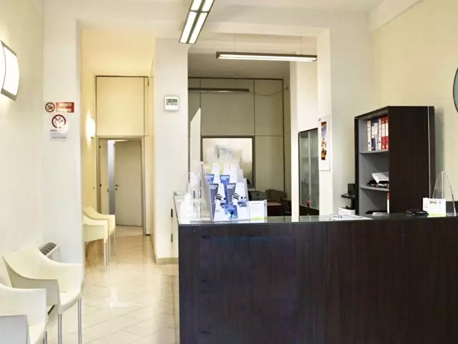 Immagine 2 di Negozio in affitto  a Pisa