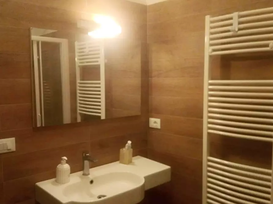 Immagine 13 di Appartamento in vendita  a Siena