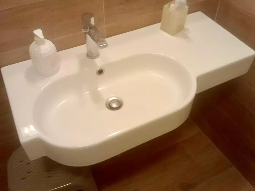 Immagine 14 di Appartamento in vendita  a Siena