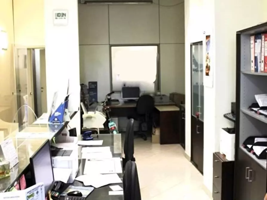 Immagine 3 di Negozio in vendita  a Pisa