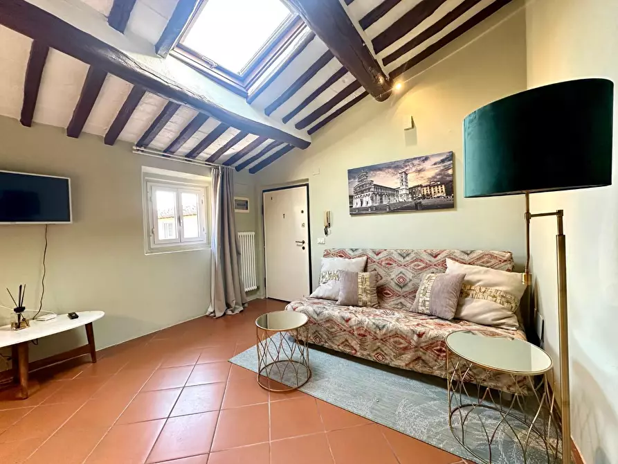 Immagine 5 di Appartamento in vendita  a Lucca