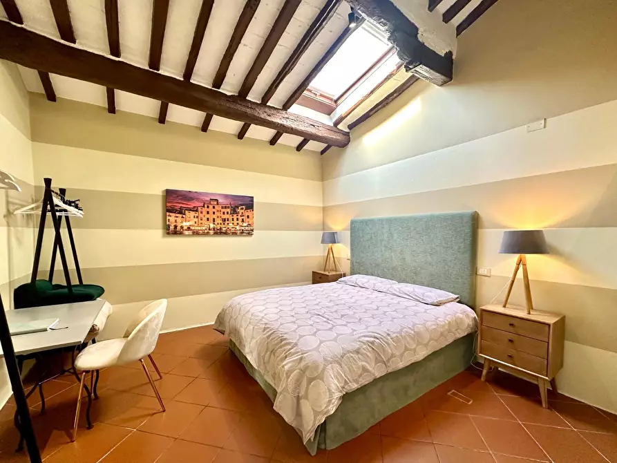 Immagine 11 di Appartamento in vendita  a Lucca