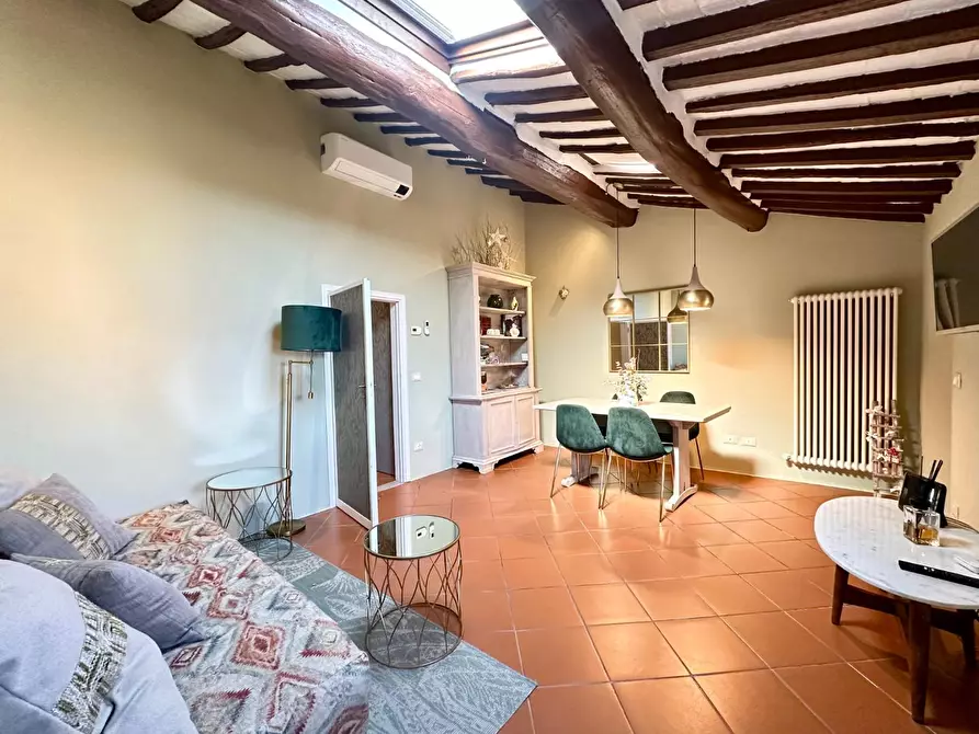 Immagine 20 di Appartamento in vendita  a Lucca