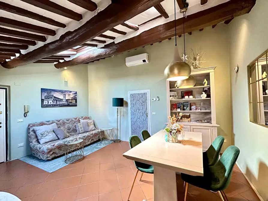 Immagine 19 di Appartamento in vendita  a Lucca
