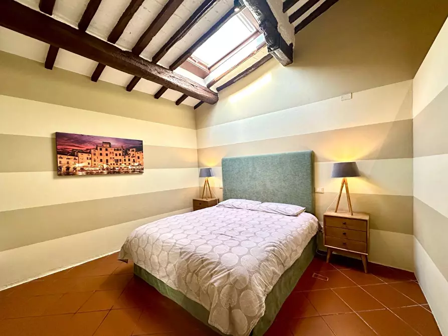 Immagine 22 di Appartamento in vendita  a Lucca