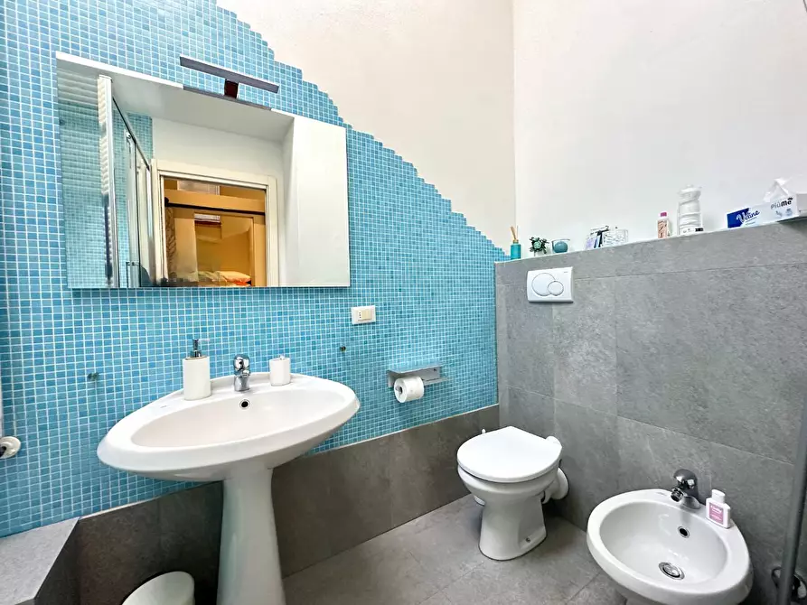 Immagine 16 di Appartamento in vendita  a Lucca