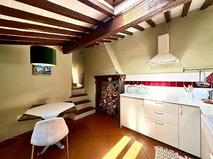 Immagine 8 di Appartamento in vendita  a Lucca