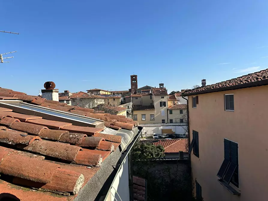Immagine 26 di Appartamento in vendita  a Lucca
