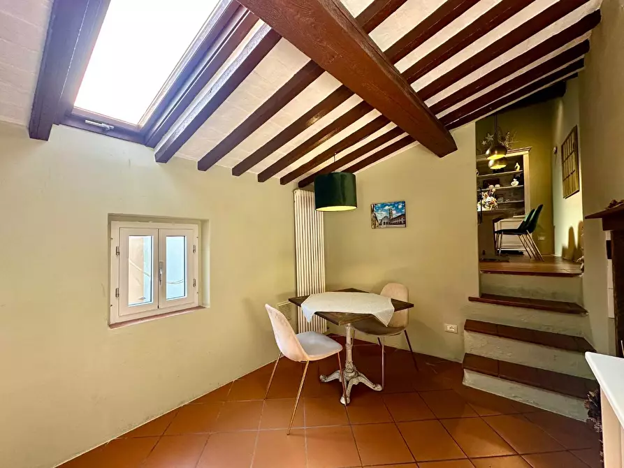 Immagine 9 di Appartamento in vendita  a Lucca