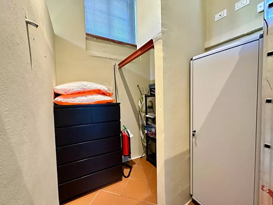 Immagine 17 di Appartamento in vendita  a Lucca