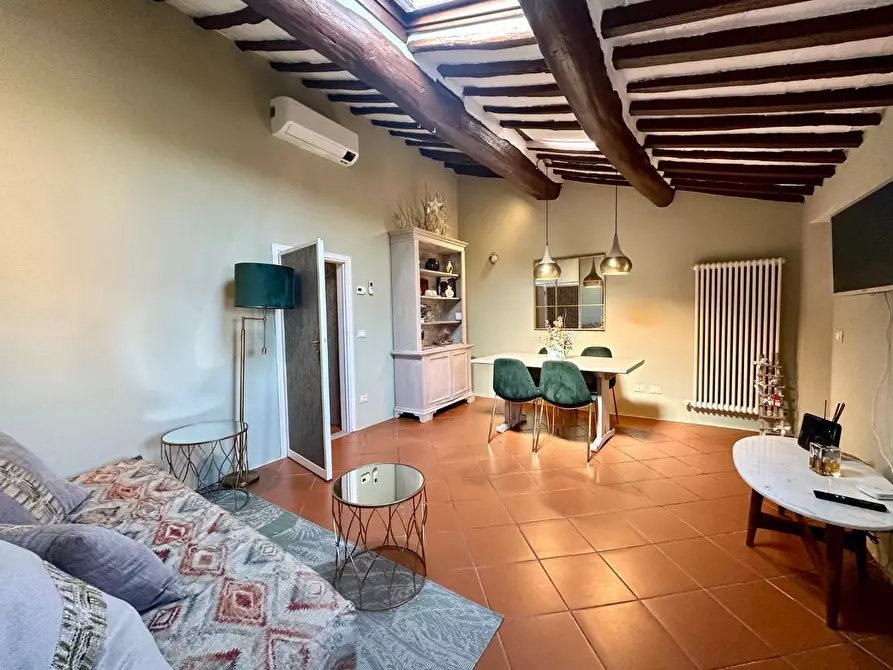 Immagine 4 di Appartamento in vendita  a Lucca