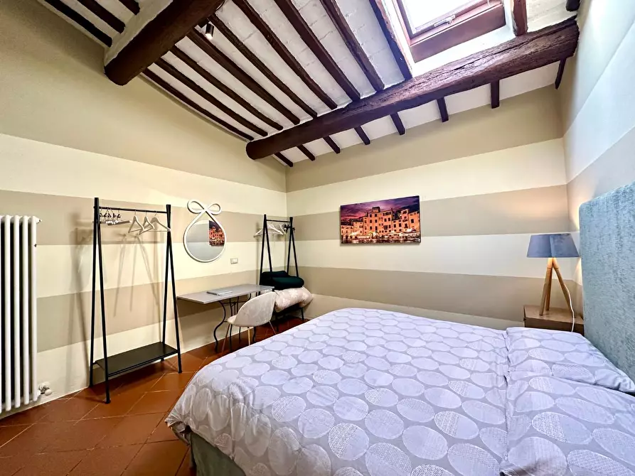 Immagine 23 di Appartamento in vendita  a Lucca