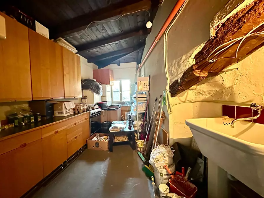 Immagine 18 di Appartamento in vendita  a Lucca