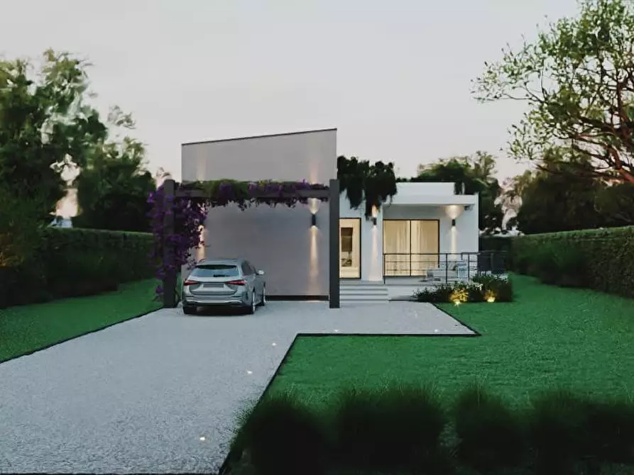 Immagine 10 di Villa in vendita  a Montignoso