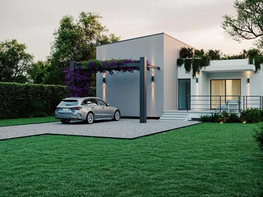 Immagine 1 di Villa in vendita  a Montignoso