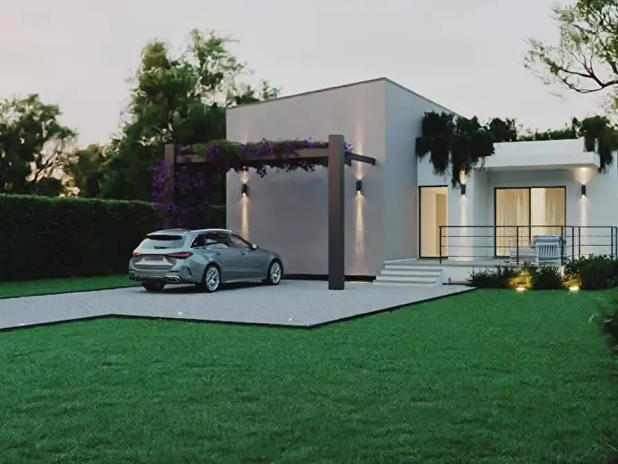 Immagine 4 di Villa in vendita  a Montignoso