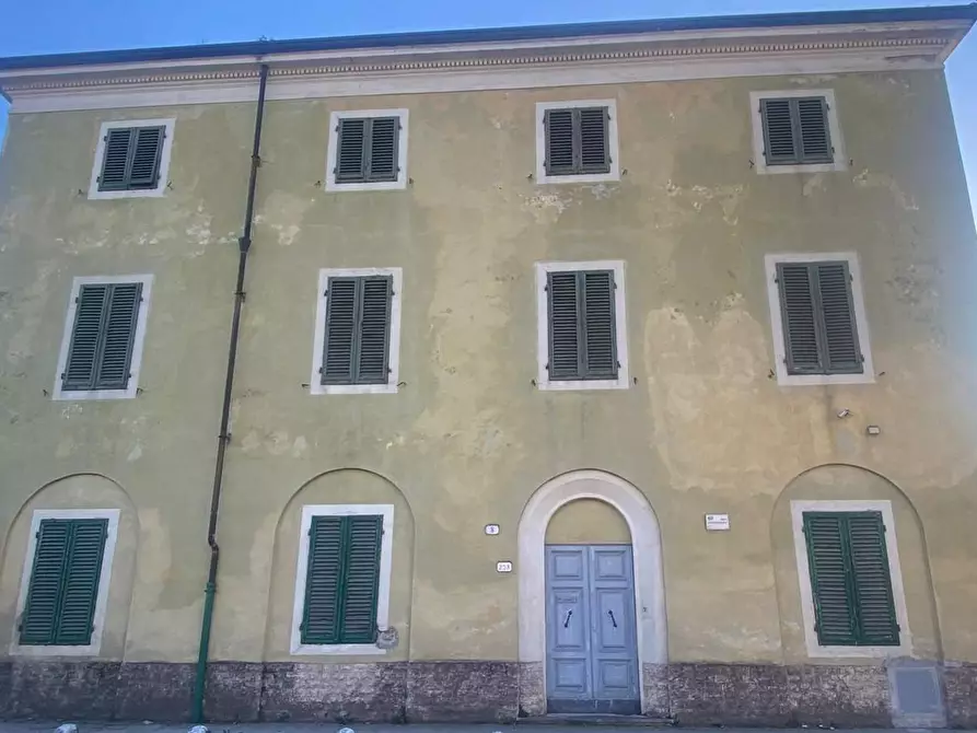 Immagine 2 di Villa in vendita  a Lucca