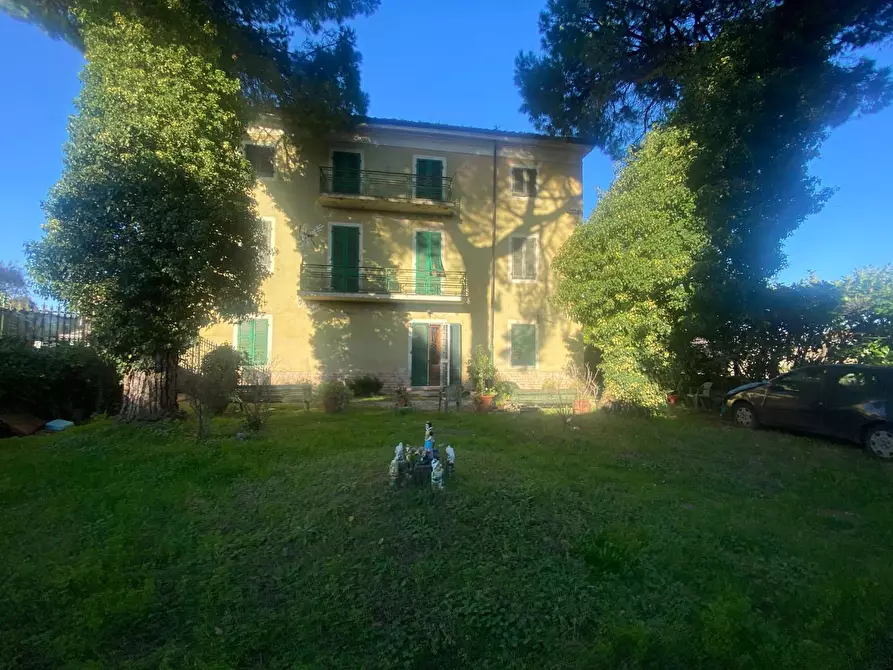 Immagine 7 di Villa in vendita  a Lucca