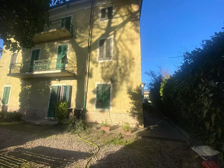 Immagine 11 di Villa in vendita  a Lucca