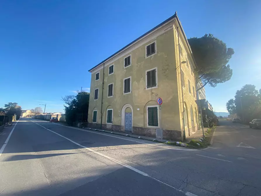 Immagine 4 di Villa in vendita  a Lucca