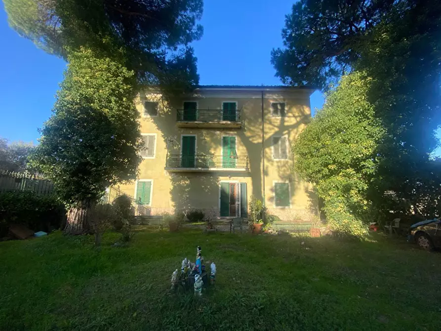 Immagine 8 di Villa in vendita  a Lucca