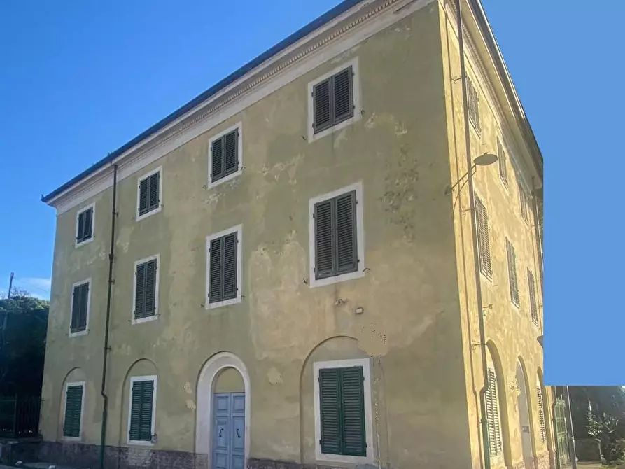 Immagine 5 di Villa in vendita  a Lucca