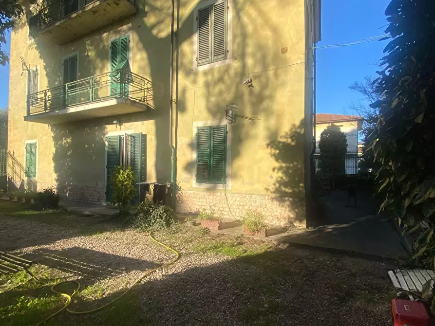 Immagine 6 di Villa in vendita  a Lucca