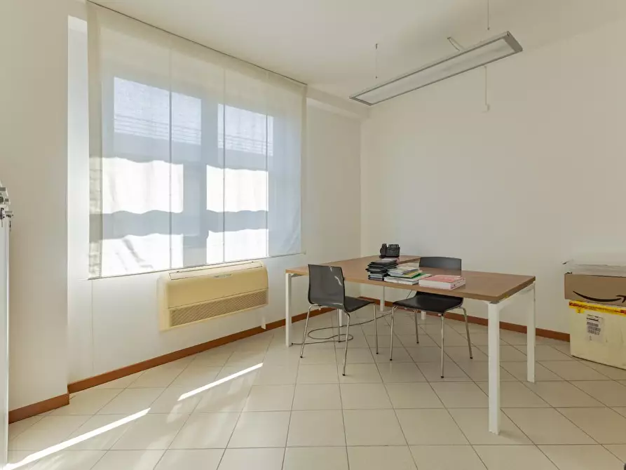 Immagine 26 di Ufficio in affitto  a Pisa