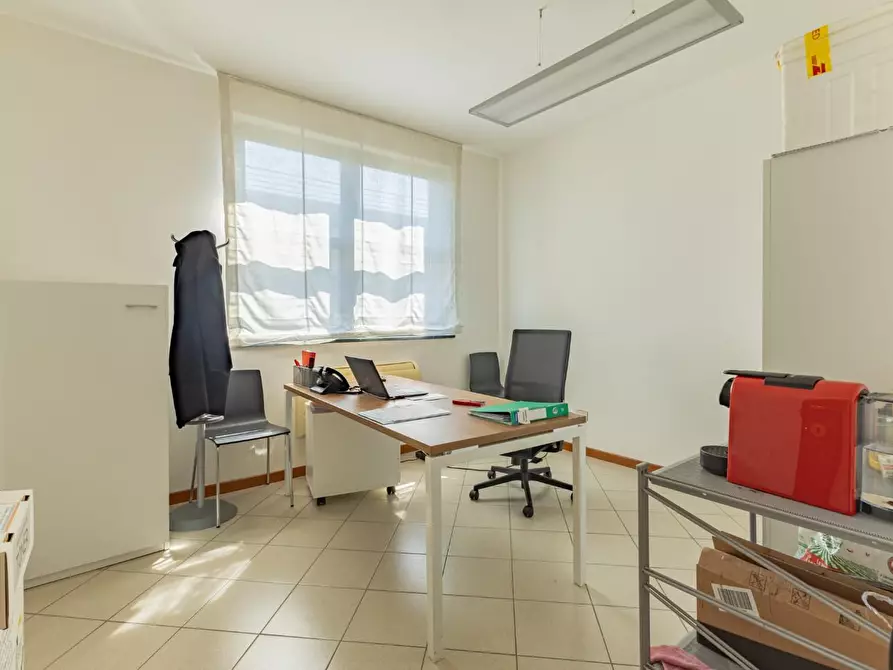 Immagine 28 di Ufficio in affitto  a Pisa