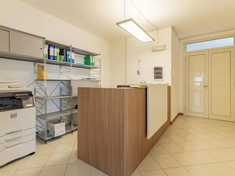 Immagine 32 di Ufficio in affitto  a Pisa