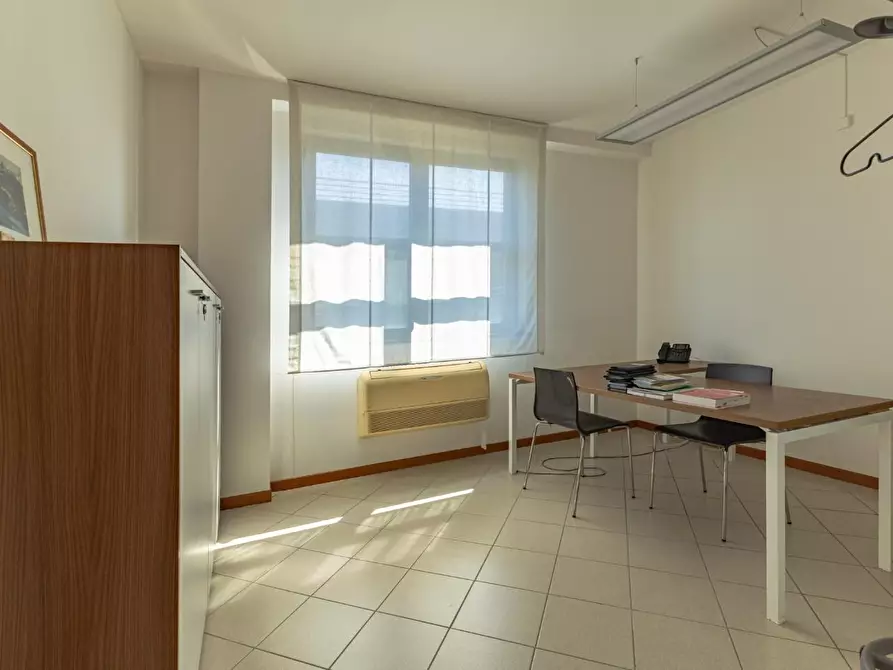 Immagine 27 di Ufficio in affitto  a Pisa