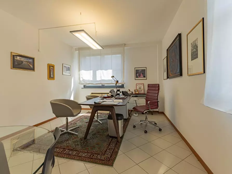 Immagine 21 di Ufficio in affitto  a Pisa
