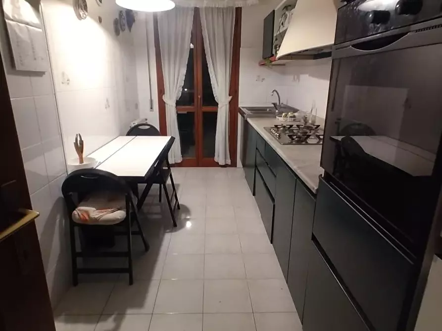 Immagine 2 di Appartamento in vendita  a Carrara