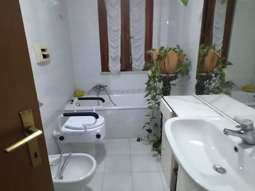 Immagine 8 di Appartamento in vendita  a Carrara