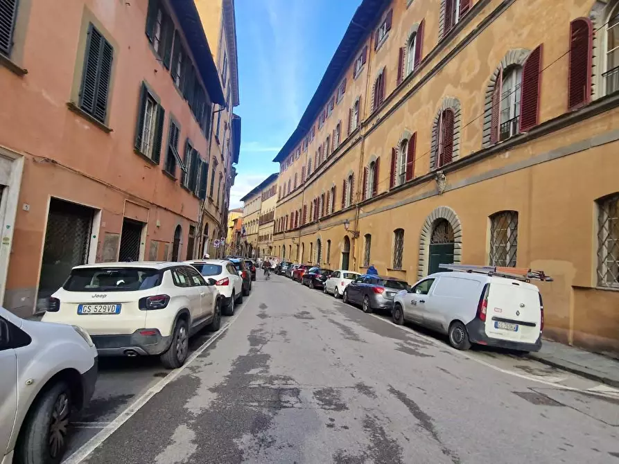 Immagine 12 di Magazzino in vendita  a Pisa