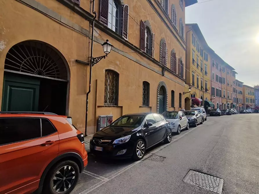 Immagine 11 di Magazzino in vendita  a Pisa