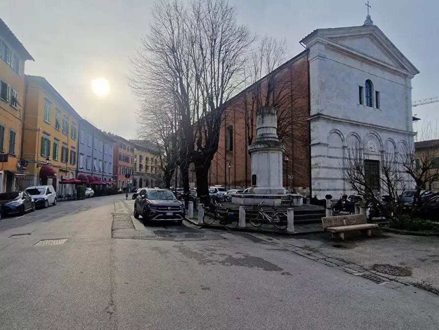 Immagine 1 di Magazzino in vendita  a Pisa